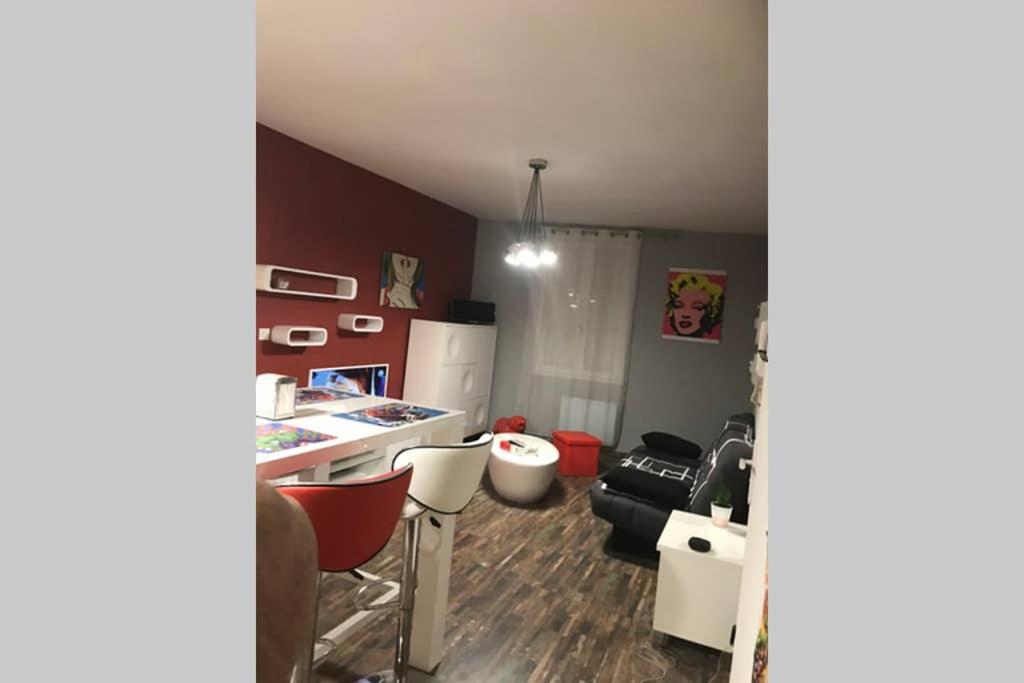 Appartement Style Pop Art Avec Garage Centre Historique Béziers Exterior foto